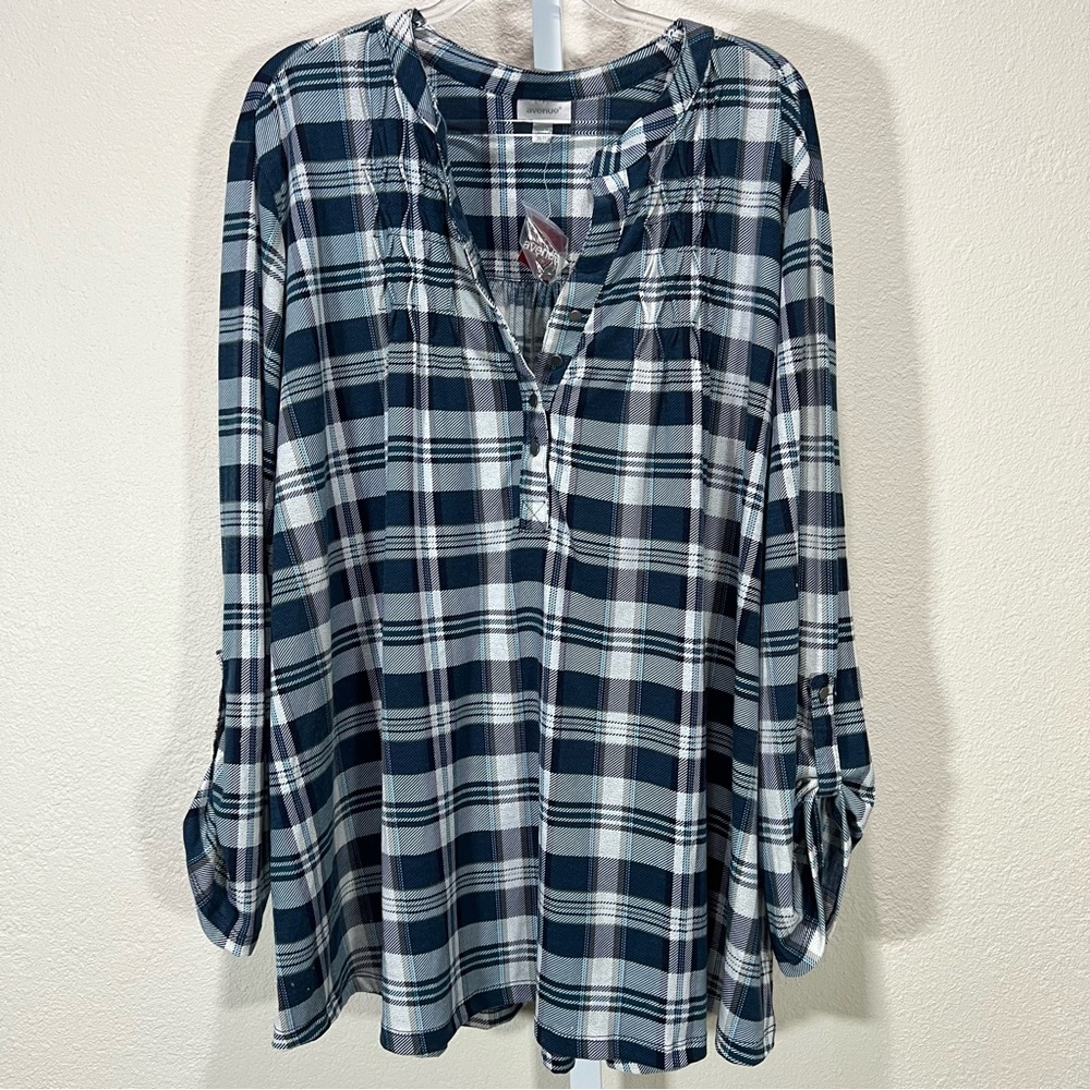 NWT Plus 5x Sz 30/32 Avenue Vneck Roll Tab Sleeve Pla